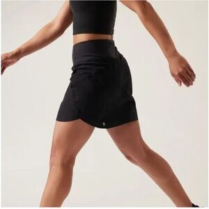 athleta run with‎ it 14” skort in black size XS